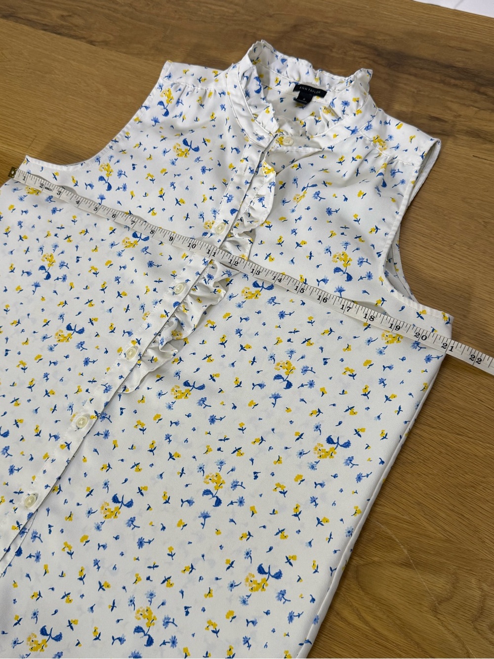 Ann Taylor Ruffle Neck Sleeveless Floral Blouse White Blue Yellow Medium - Picture 6 of 9